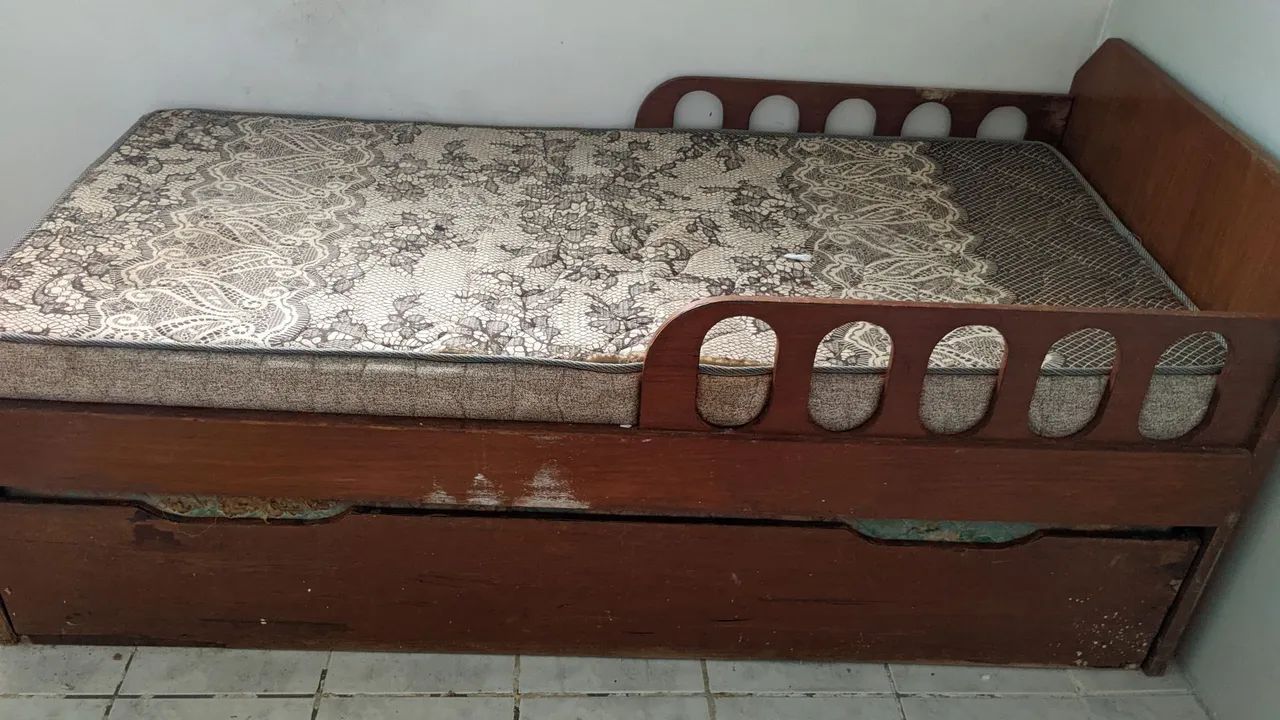 Cama de Solteiro em madeira com cama auxiliar + 1 Colchão 
