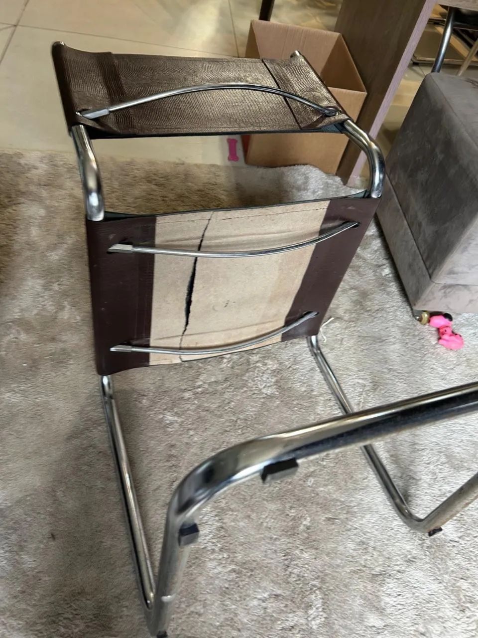 Cadeiras em aço inoxidável e couro legítimo  - Foto 5