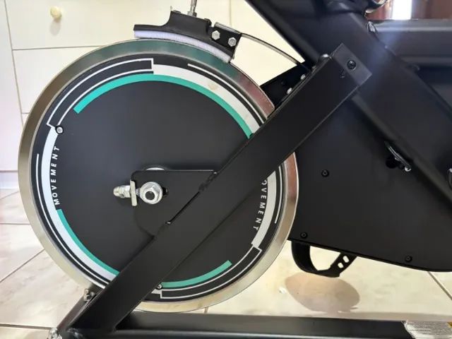 BICICLETA ERGOMÉTRICA SPINNING COM RODA DE INERCIA - Foto 2