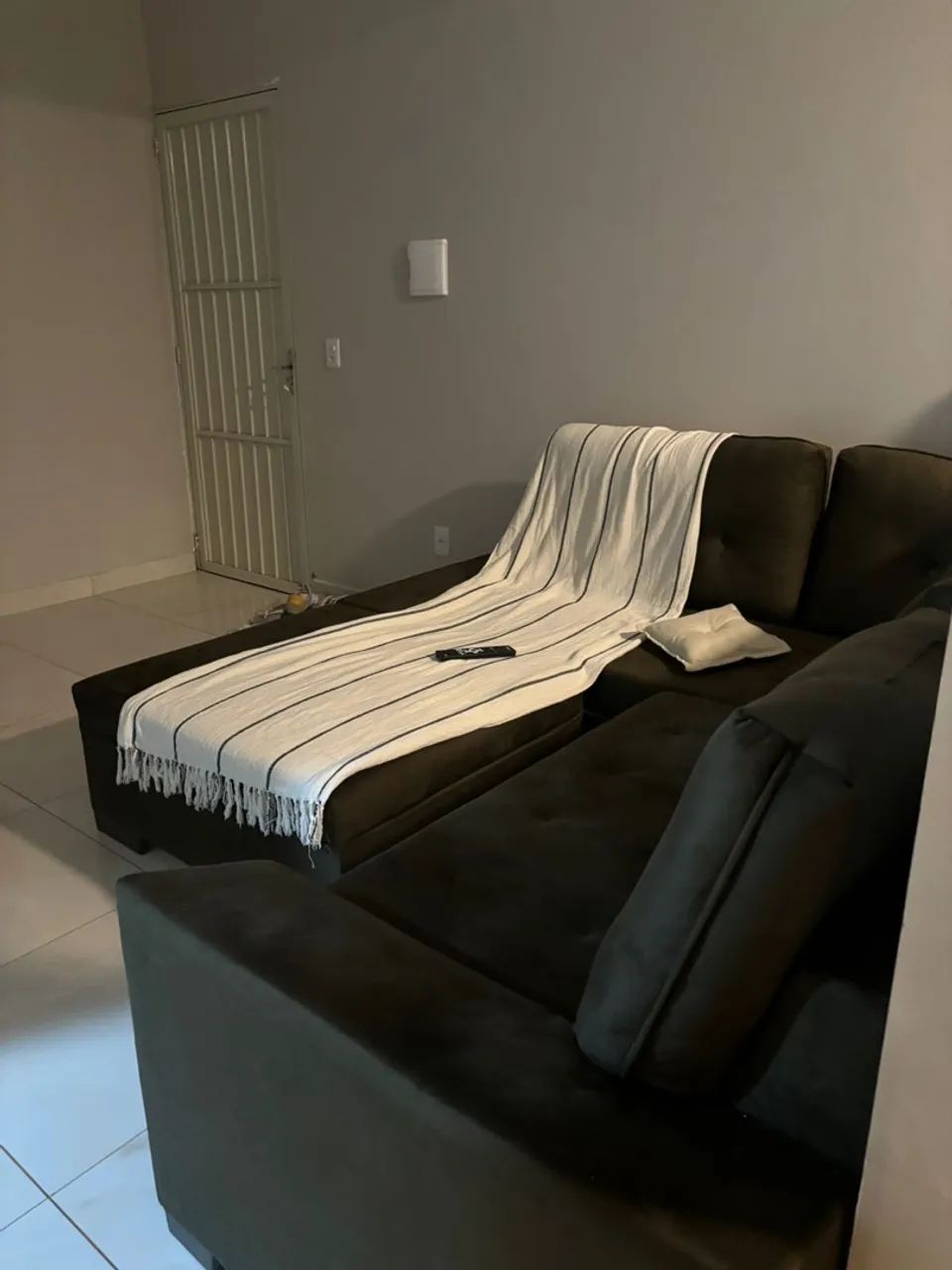 Sofá grande  em L com apoio  - Foto 3