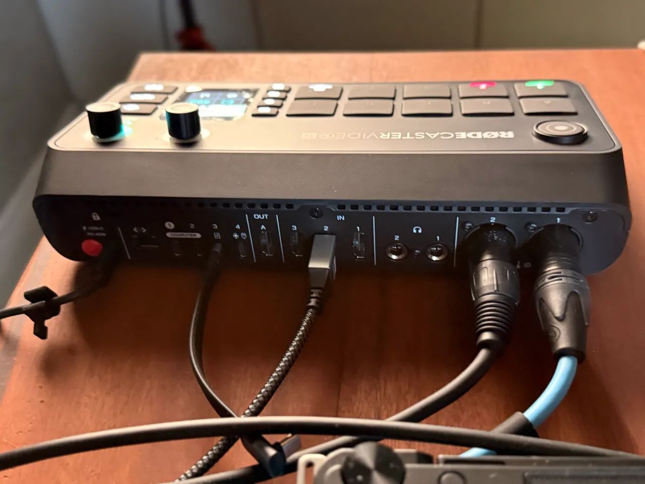 RØDECASTER VIDEO S NOVO, SEM USO | CENTRAL COMPLETA DE ÁUDIO E VÍDEO - Foto 5