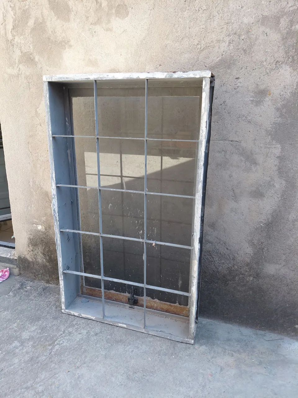 JANELA MAXIM-AR EM AÇO 100X60X7CM COM GRADE LUCASA (JÁ COM VIDRO) USADA E SEM AVARIA - Foto 2