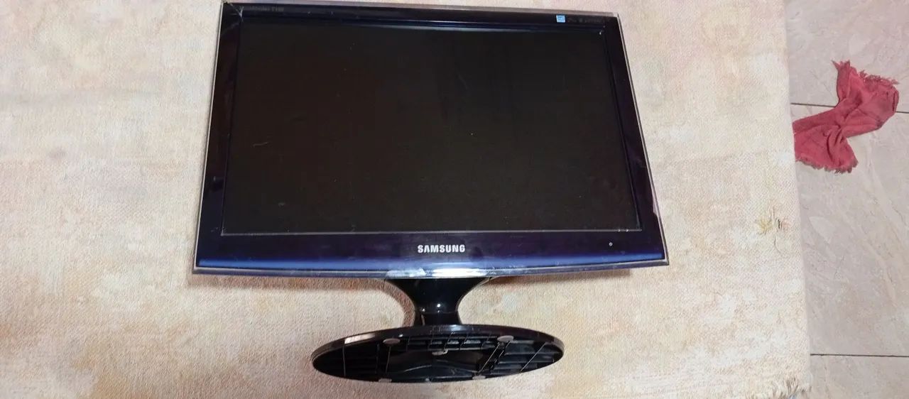 Monitor Samsung 19 polegadas DVI VGA detalhe na tela  - Foto 3