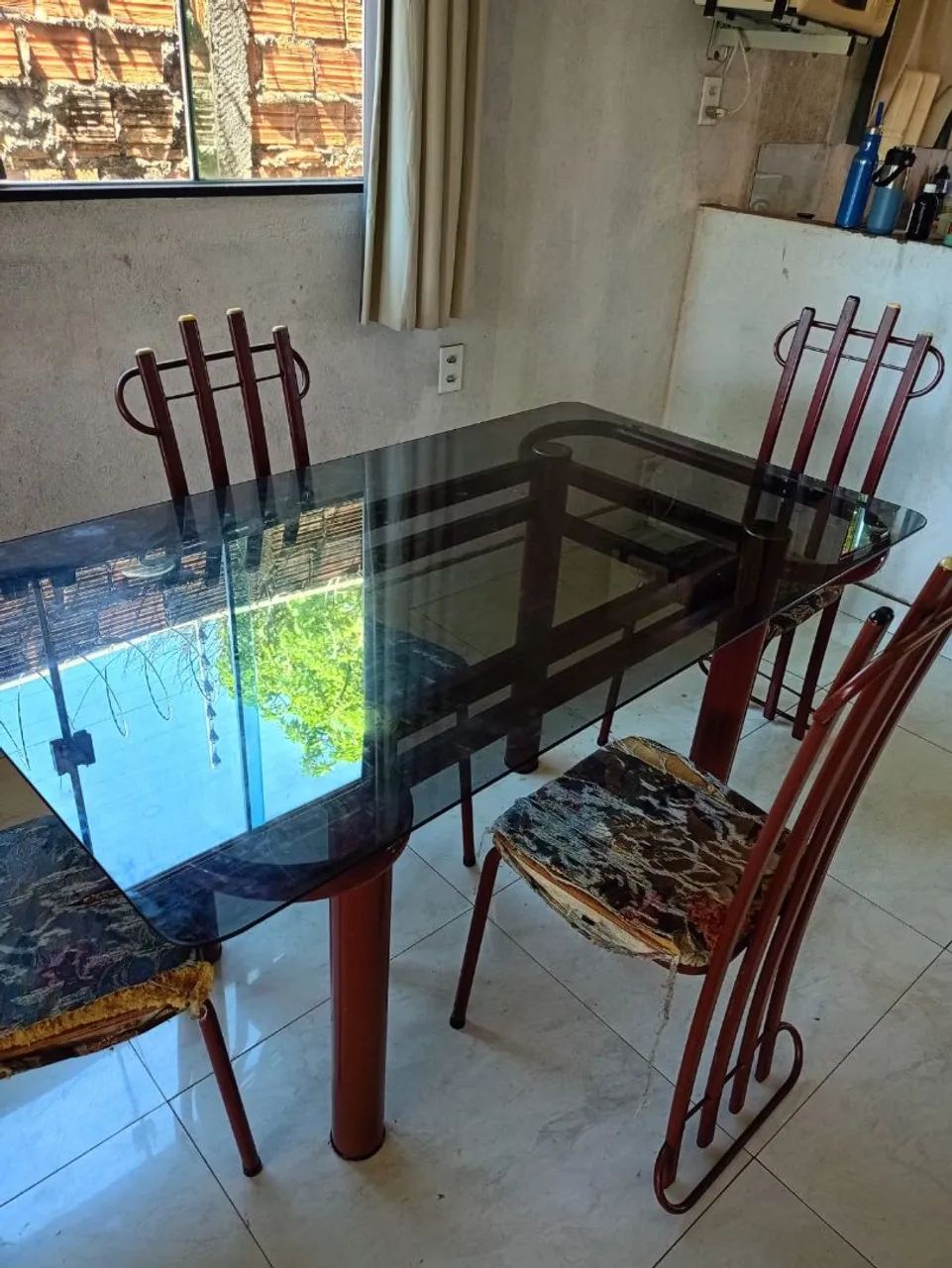 Mesa de vidro com 4 cadeiras 
