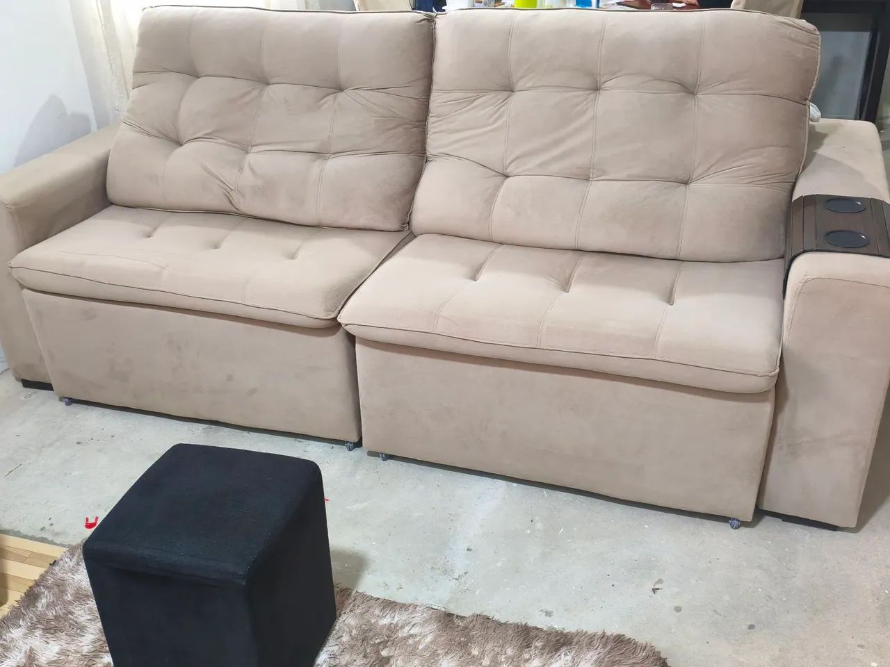 Sofa+ rack+ mesa de centro com pufes 