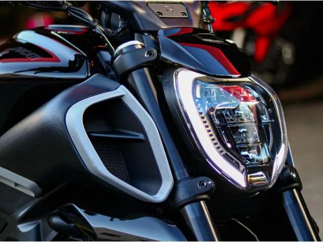 DUCATI DIAVEL V4 - Foto 5