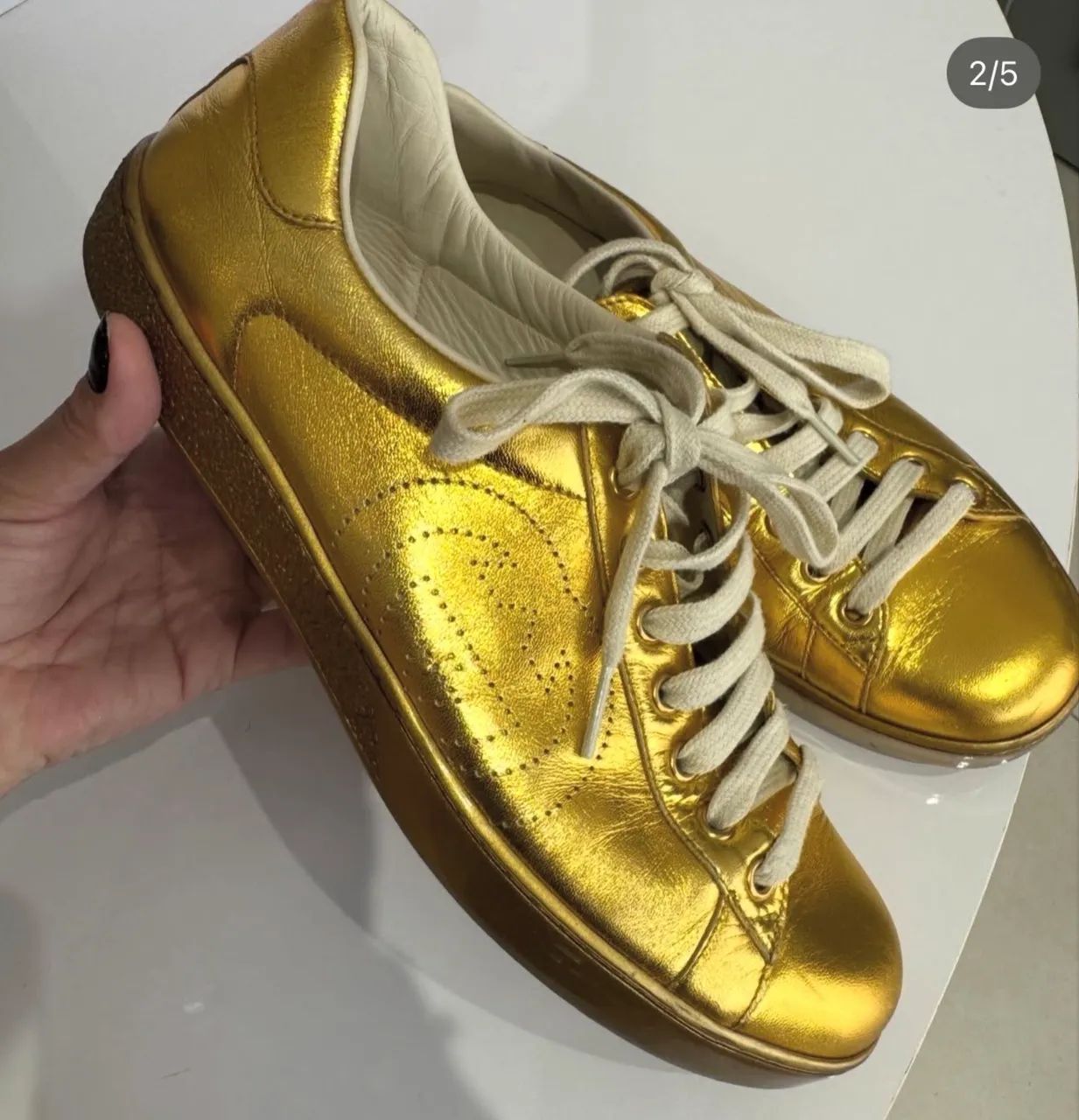 Tênis Gucci dourado em couro- original