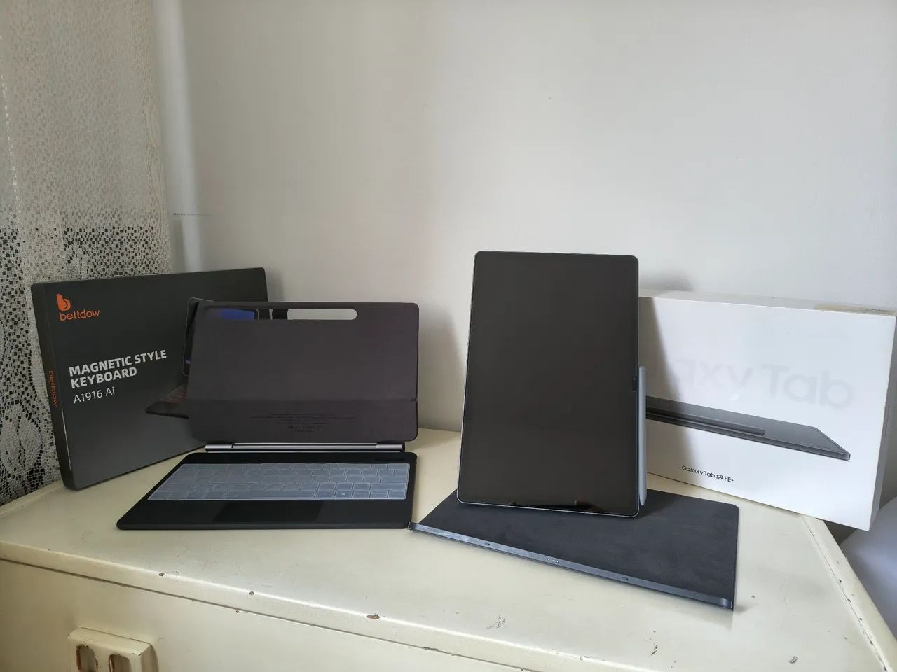 Tablet Samsung Tab S9 FE+ (Plus) + Capa/Teclado Magnético Bettdow