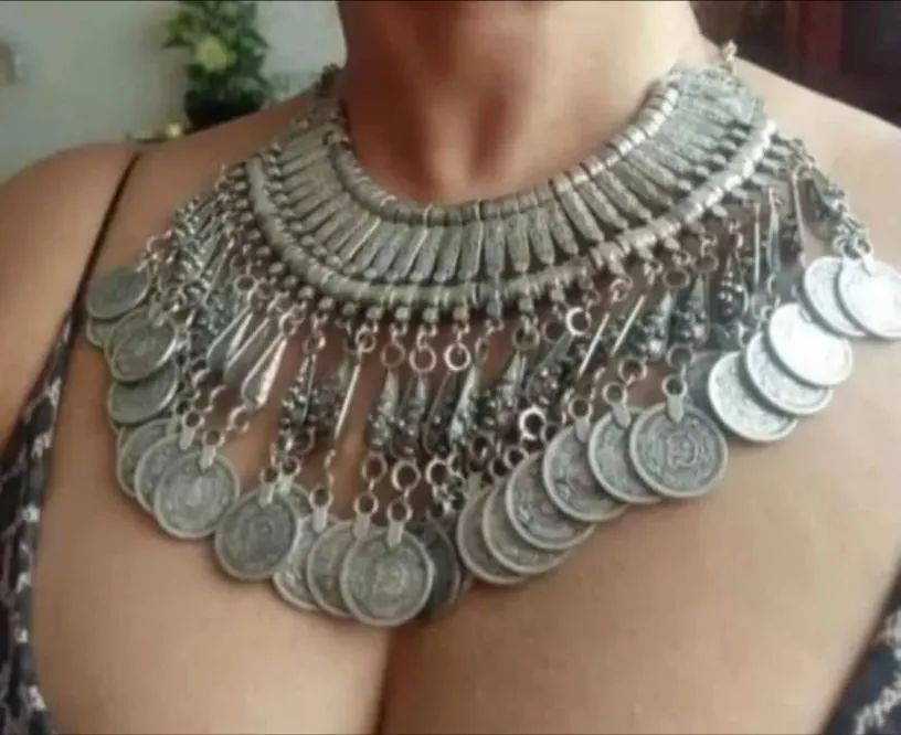 Colar Prateado Com Moedas Indiano