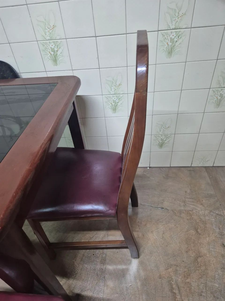 Mesa de madeira com vidro - Foto 3