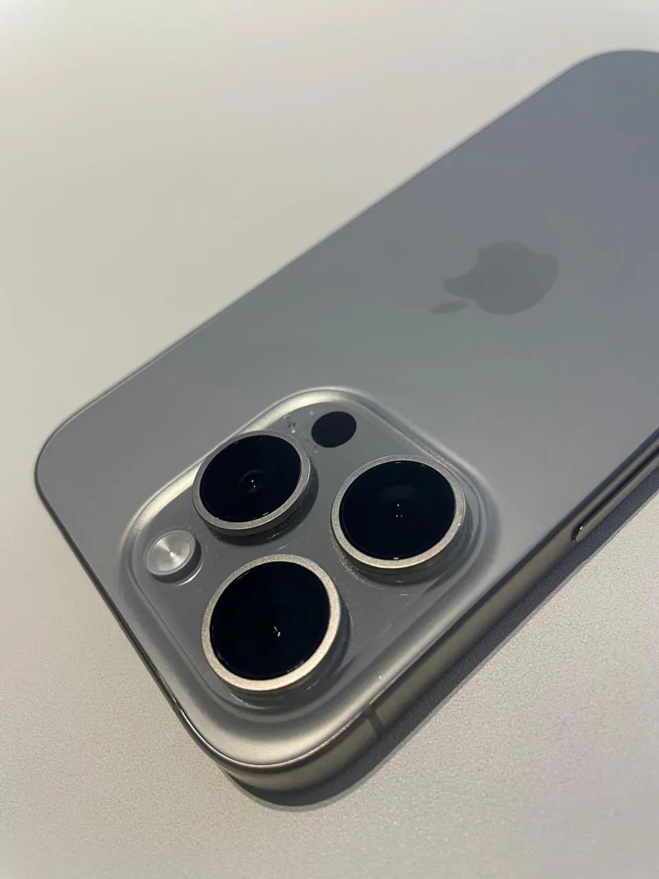 Iphone 15 pro cinza titanium 128gb apple - Foto 3