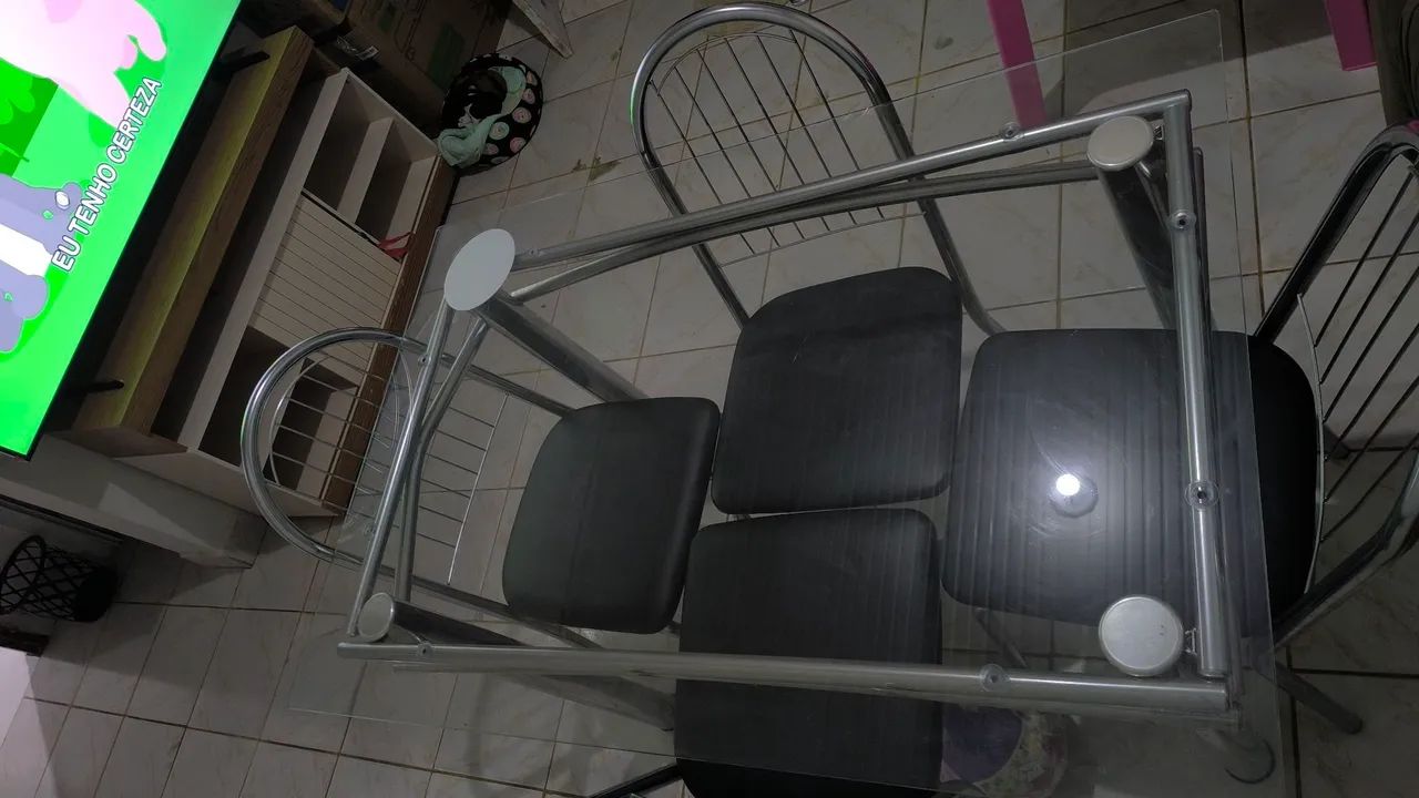 Vende-se mesa de vidro 4 cadeiras  - Foto 2