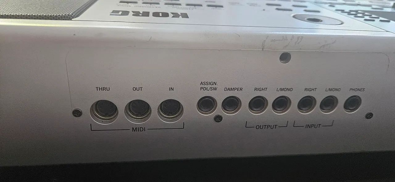 Teclado PA 50SD Korg  - Foto 4