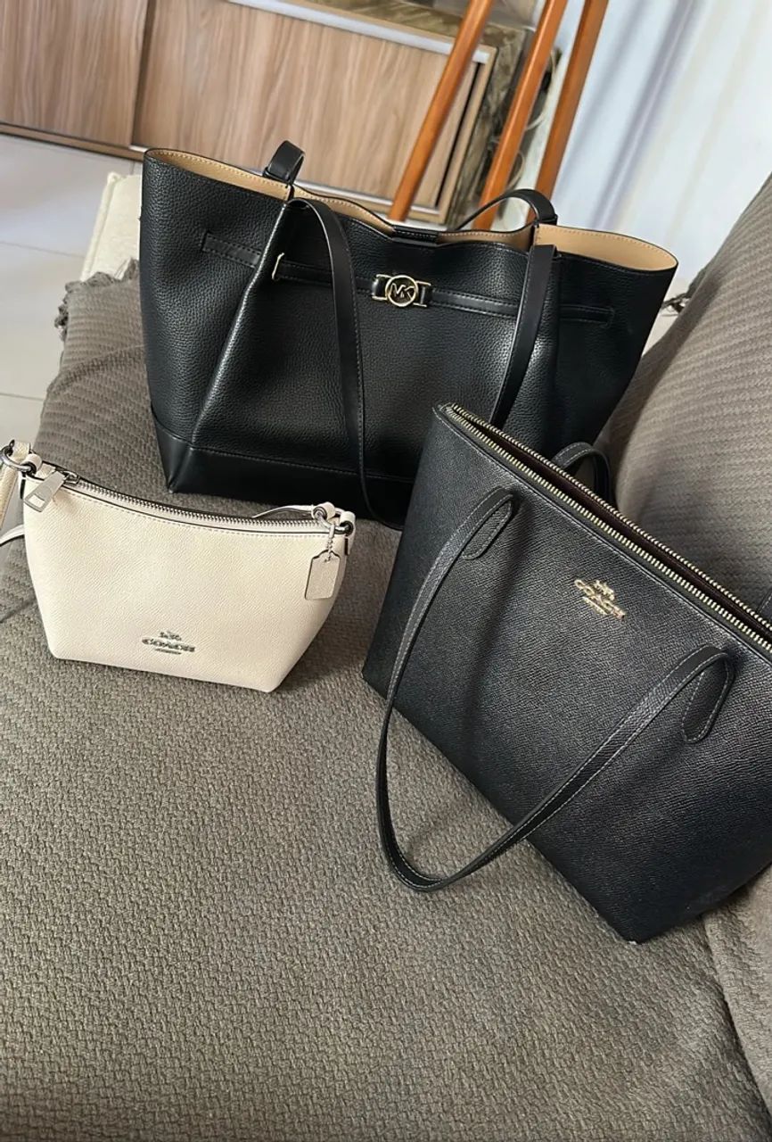 4 bolsas (2 MK e 2 Coach) 
