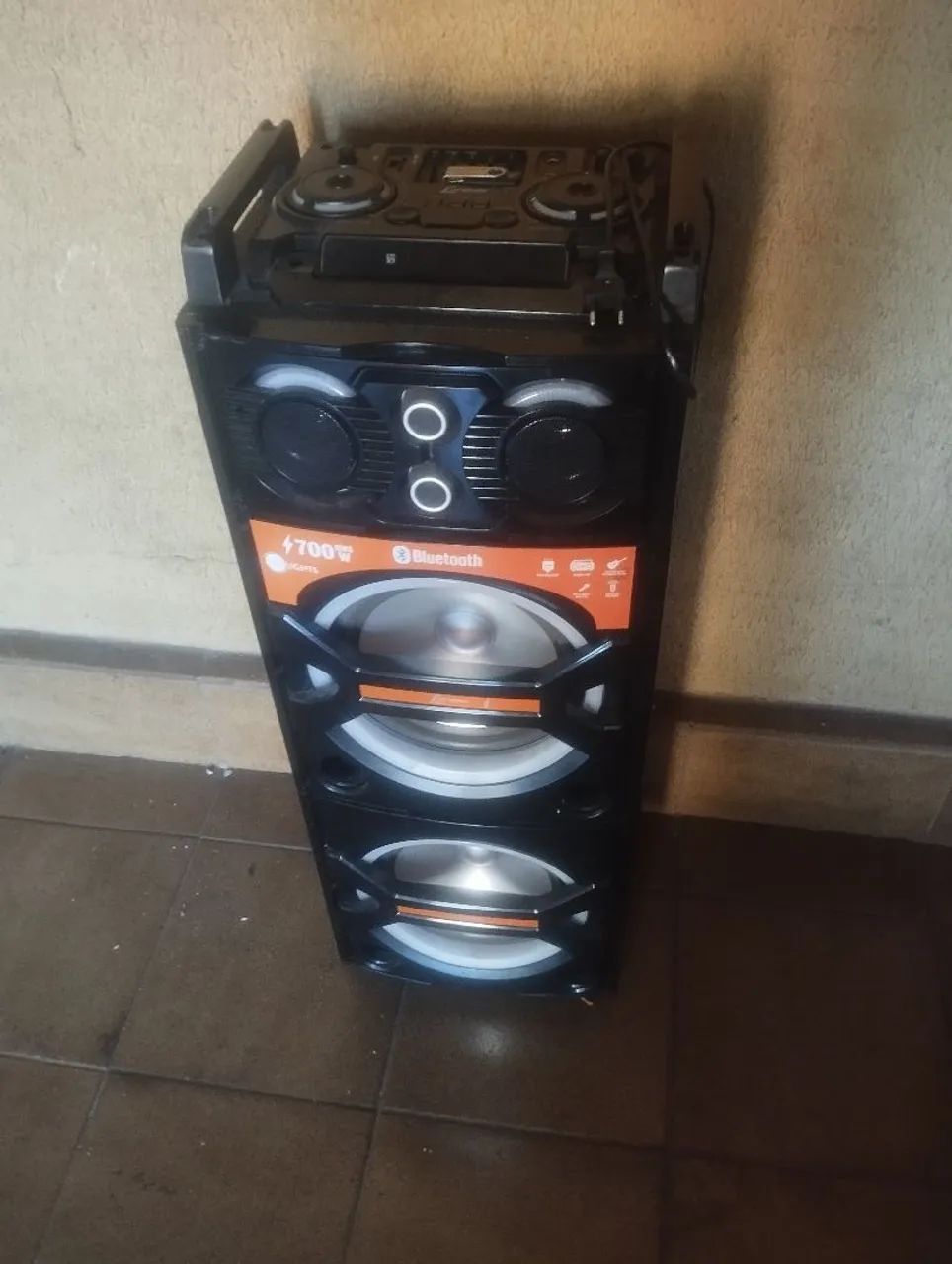 Vendo este som e guarda roupa 