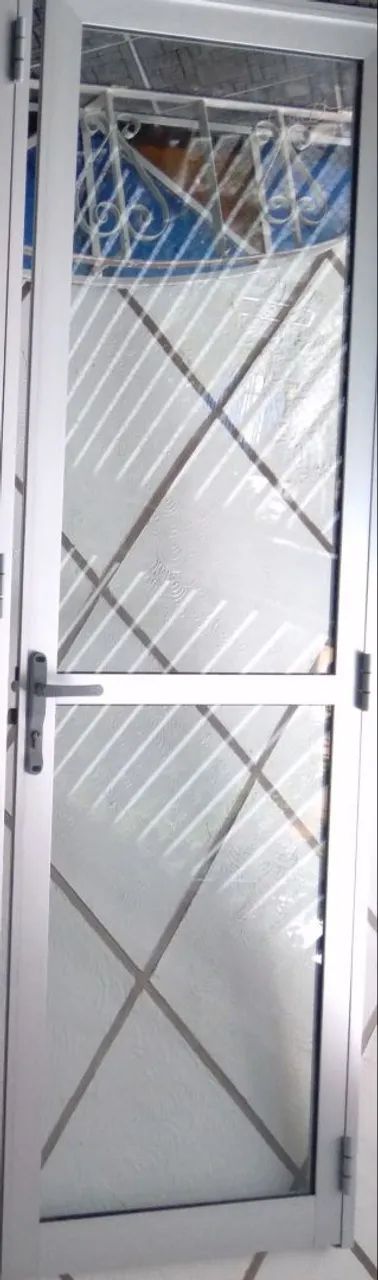 Porta de vidro em alumínio sem batente 2,37x73 - Foto 3