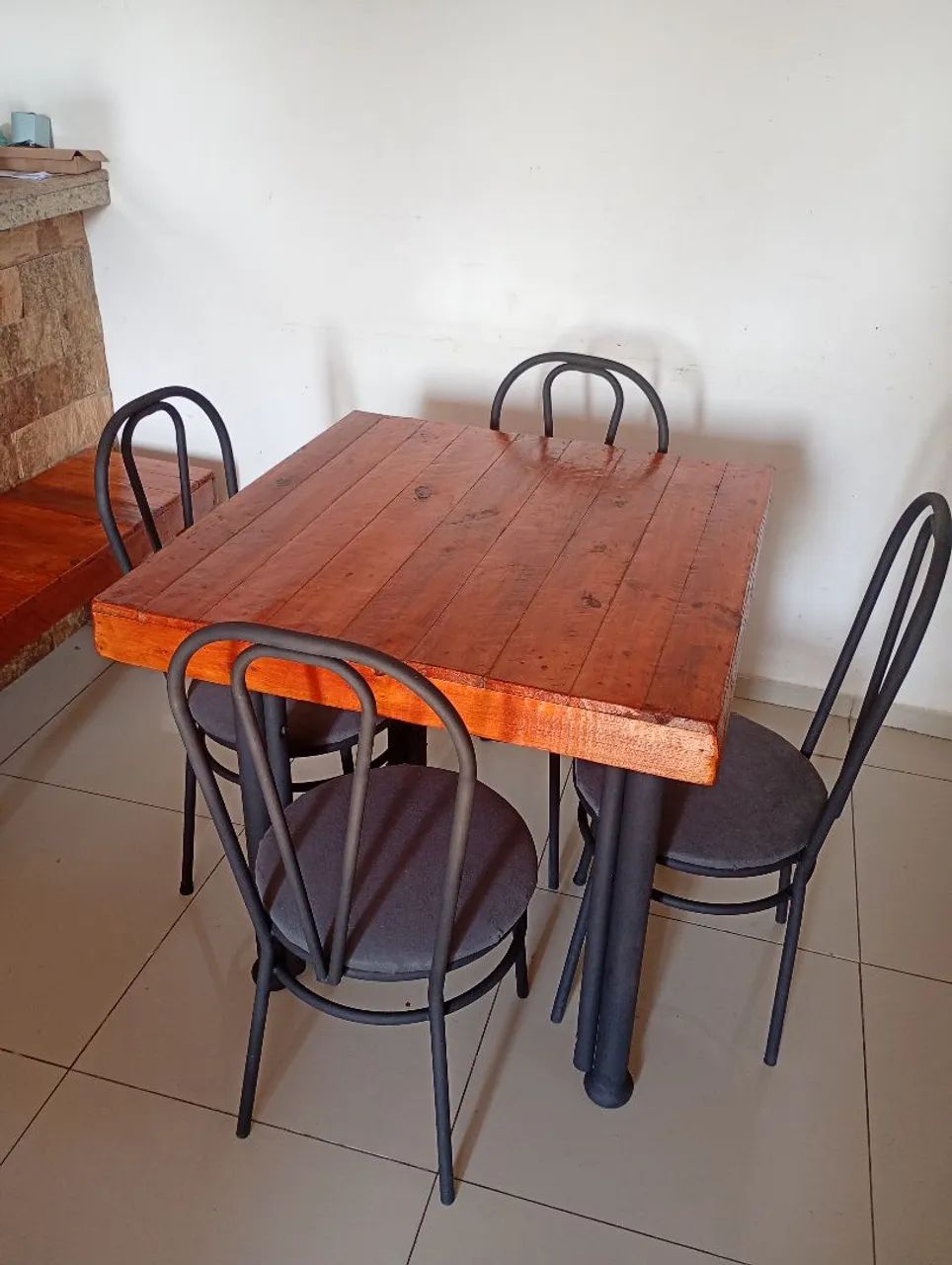 Mesa rústica de madeira com pés de ferro  - Foto 2