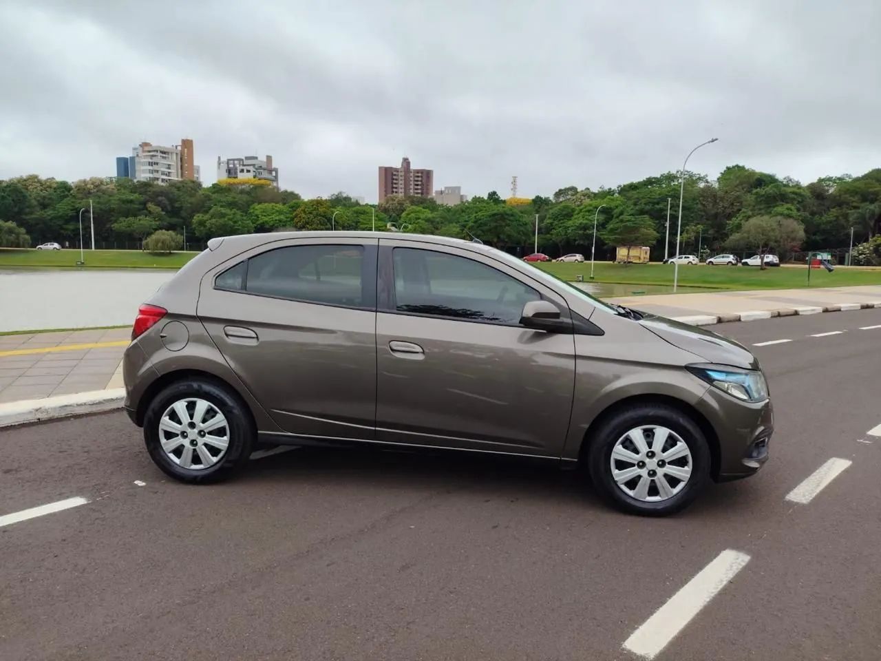 Chevrolet Onix Hatch LT 1.4 8V Flex Power Mec. 4P 2014 - Foto 4