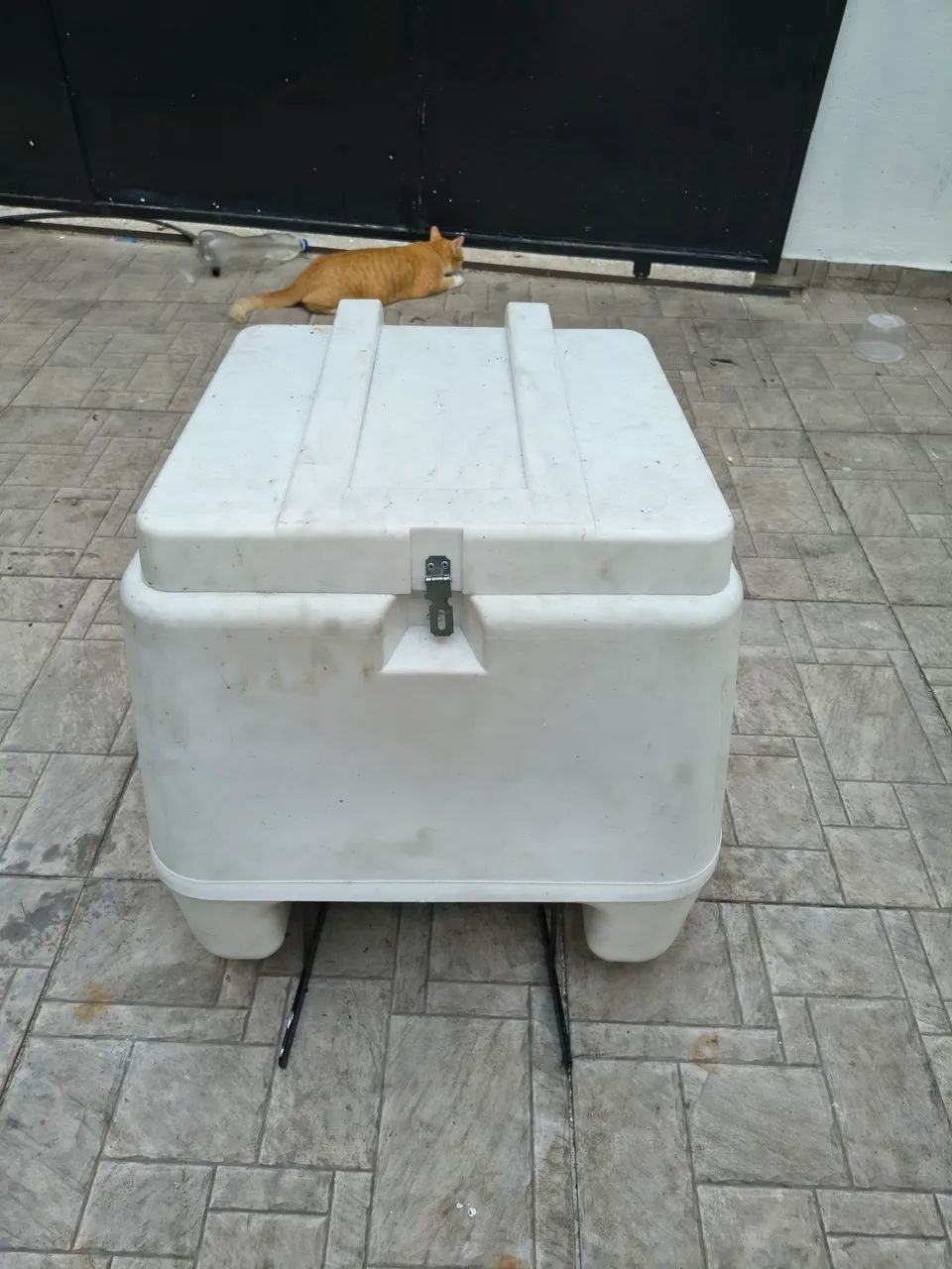 Baú 140L semi novo
