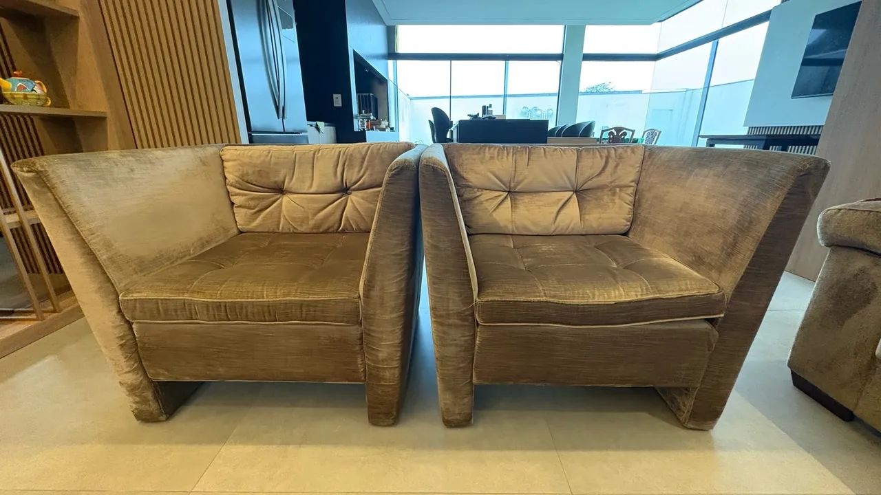 PAR de Poltronas em Veludo Marrom - Foto 4