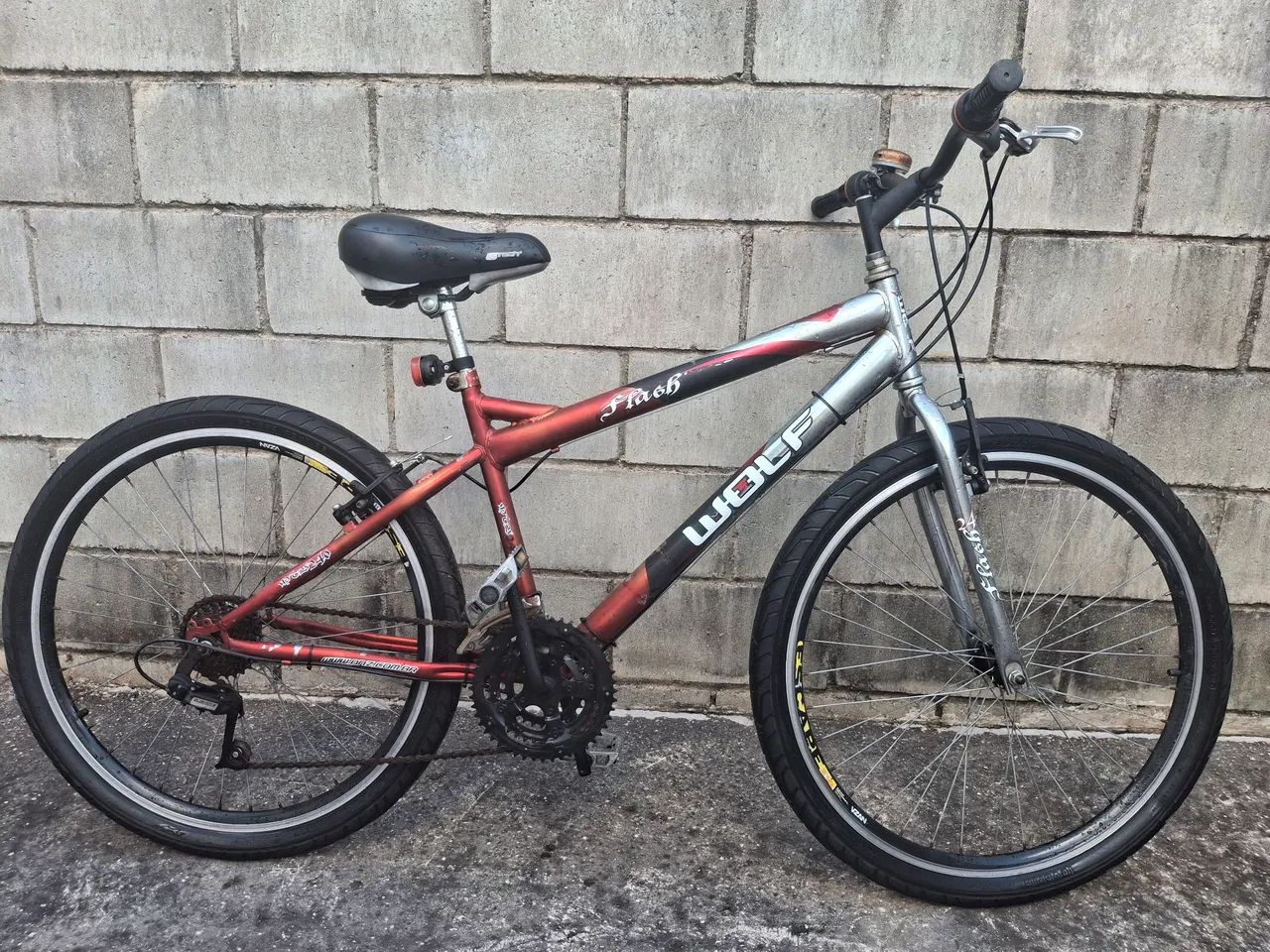 Bicicleta Wolf Flash - Aro 26 - 18 Marchas - R$300,00