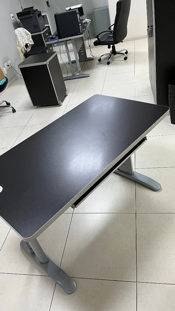 MESA DE ESCRITÓRIO EM BOM ESTADO - Foto 2