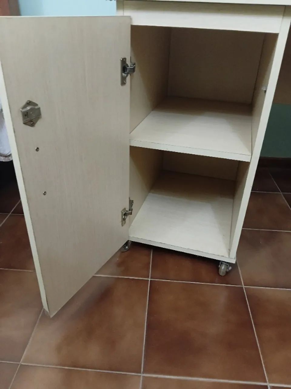 Mesa de escritorio com armário  - Foto 5