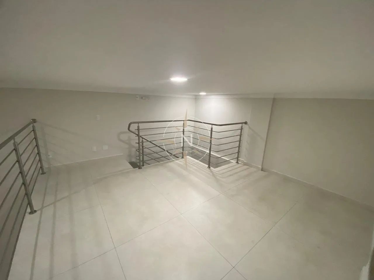 Loja Comercial com Mezanino em Galeria Aberta - Praia dos Ingleses - Foto 4