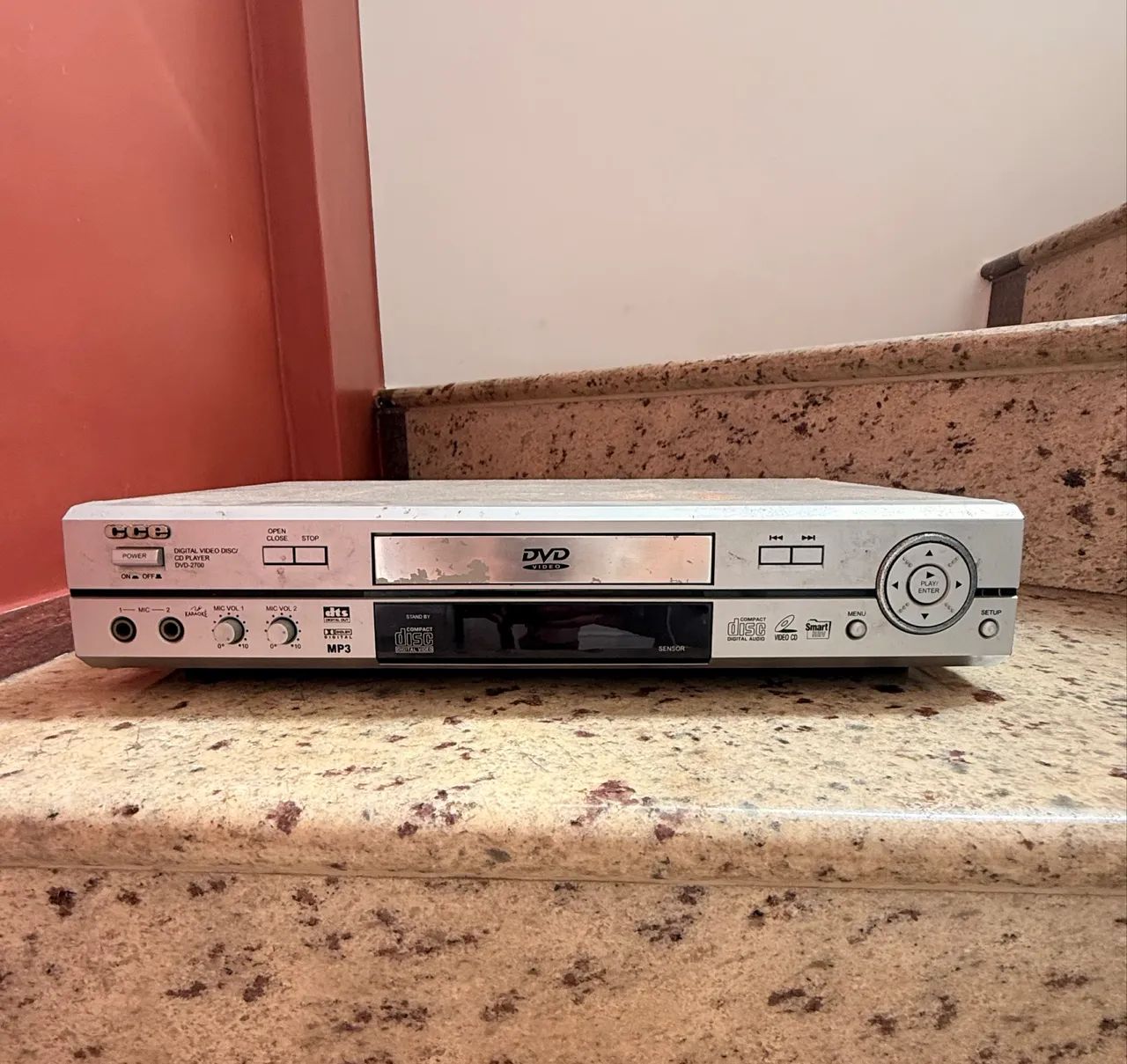 DVD PLAYER CCE 2700 - LINHA 2000 SERIES COM KARAOKÊ
