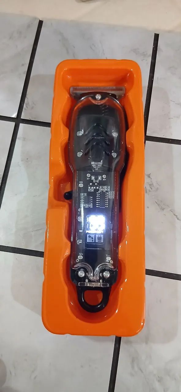 MÁQUINA CORTAR CABELO INOVA RECARREGÁVEL  + ACESSÓRIOS ?