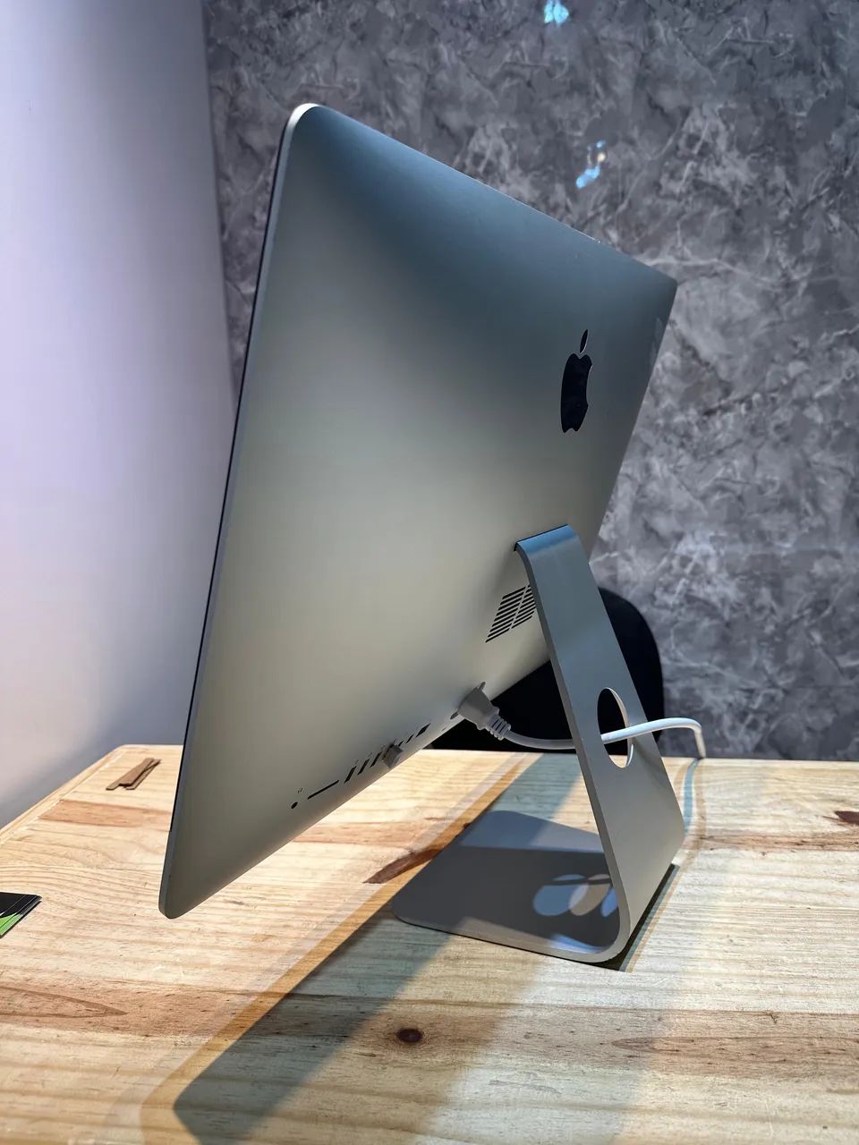 Apple iMac 21.5 Retina 4K Core i7 SSD 16GB - Computadores e