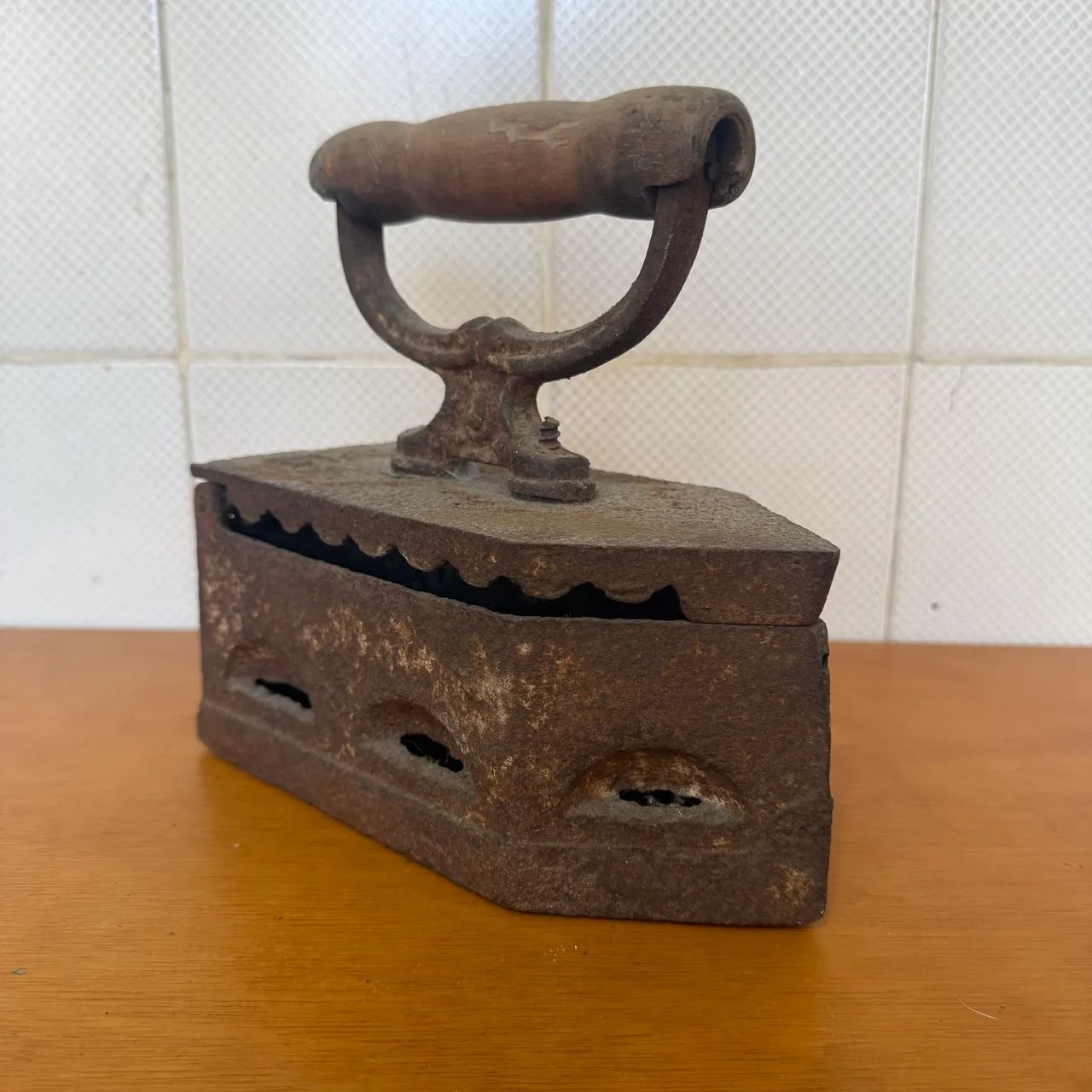 Ferro de passa roupa Antiguidade 