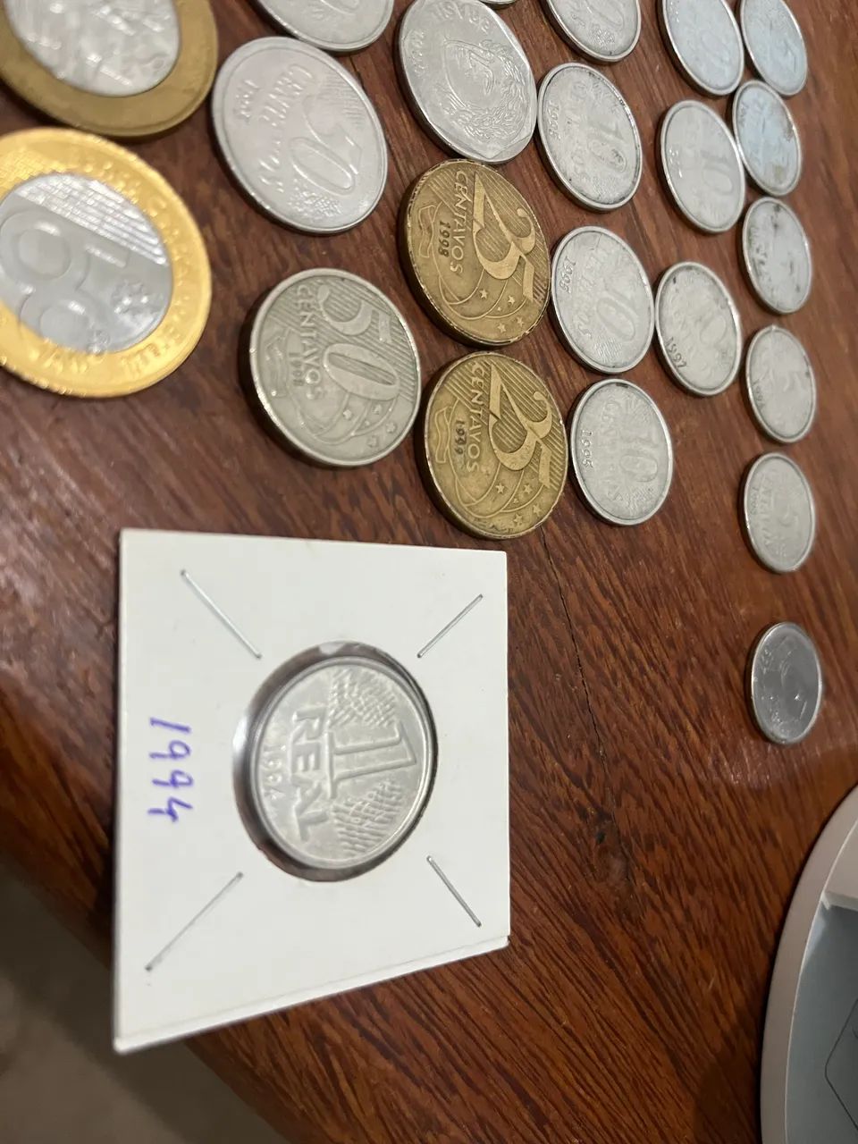 Moedas antigas e livros 