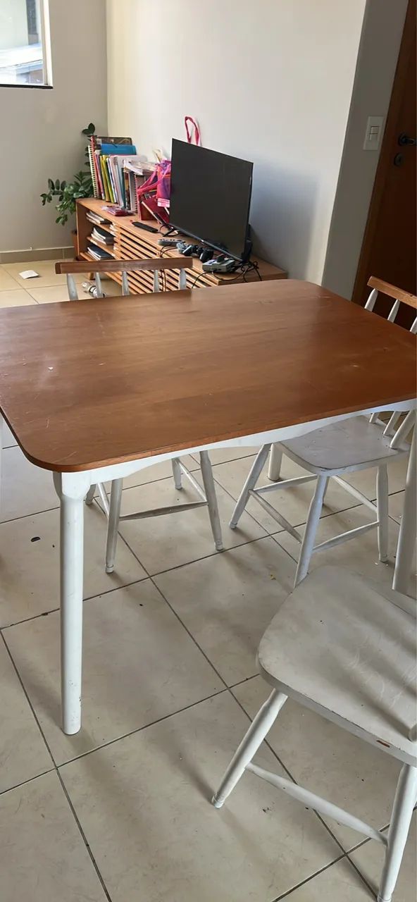 Mesa de madeira com 3 cadeiras  - Foto 3