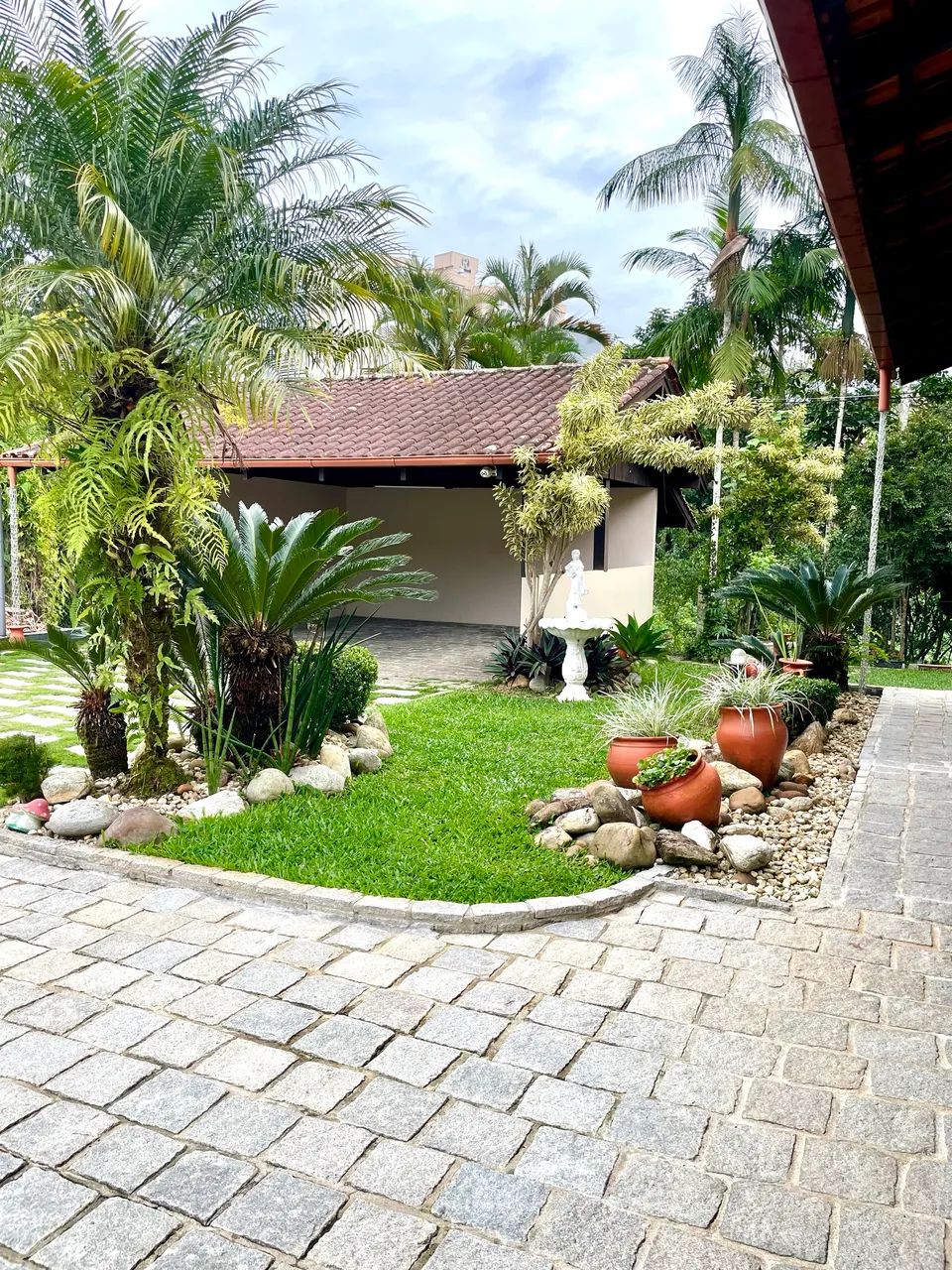 Kitnet bem localizada 