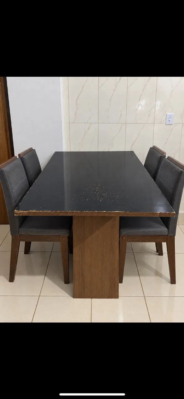 Mesa e cadeiras usadas em bom estado 