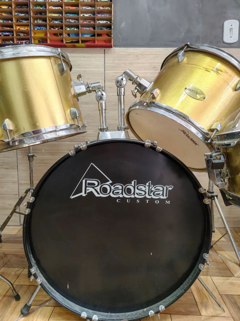 Bateria Roadstar dourada 