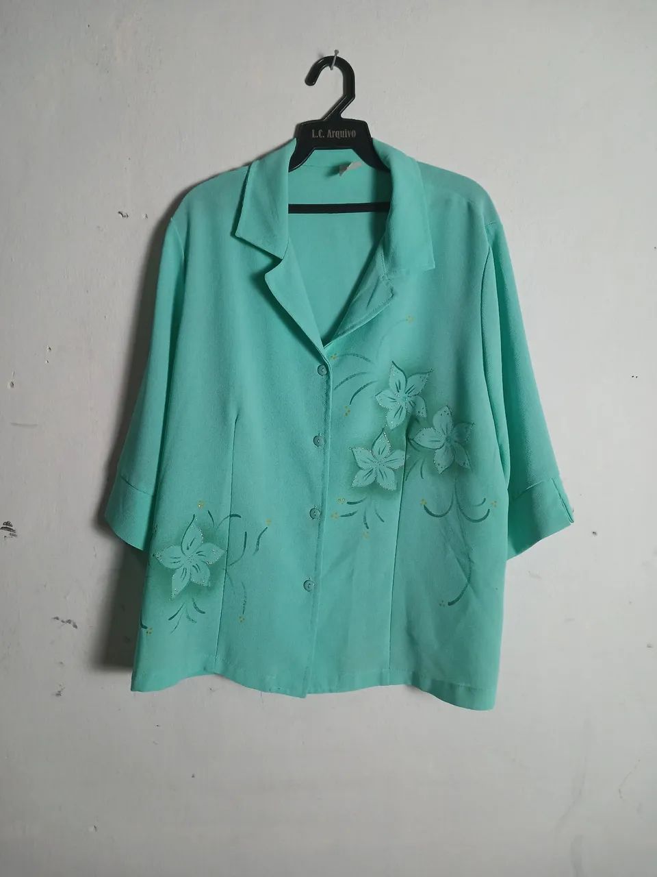  Blusa seshin com bordado floral 