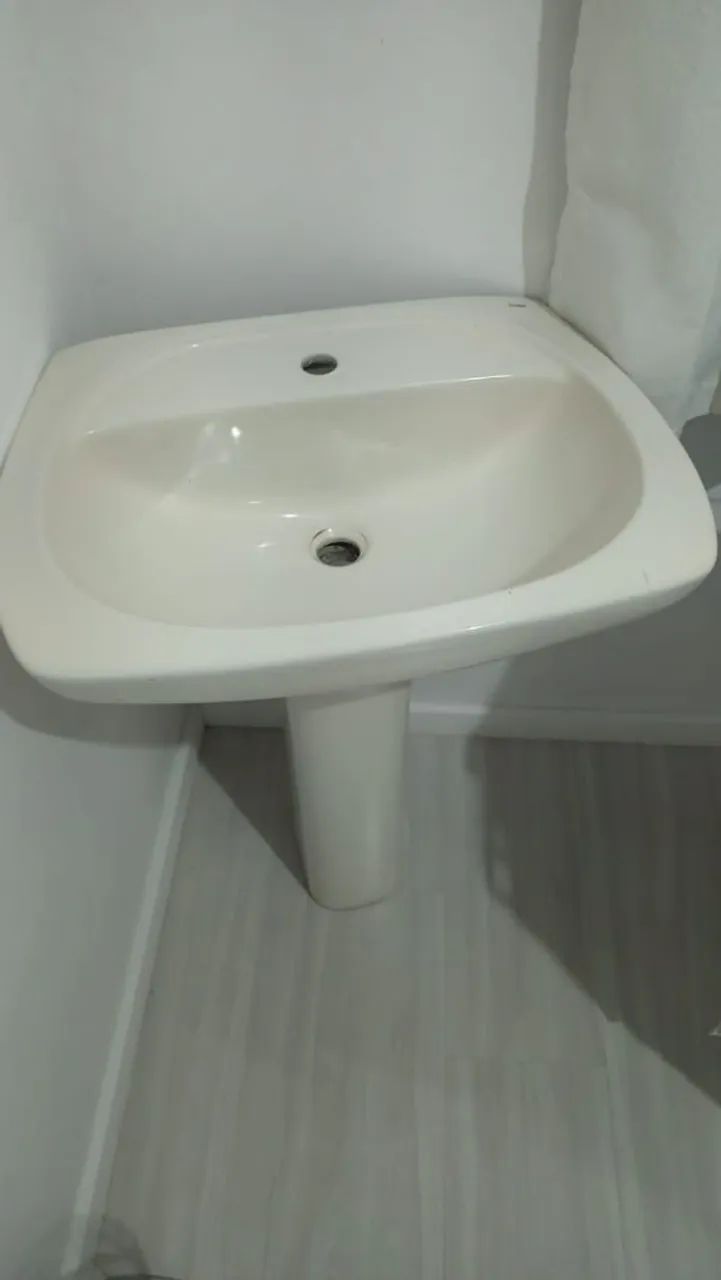 Bathroom sink64994173419267120