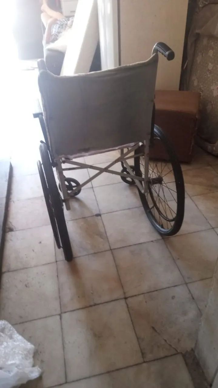 Cadeira de rodas - Foto 3