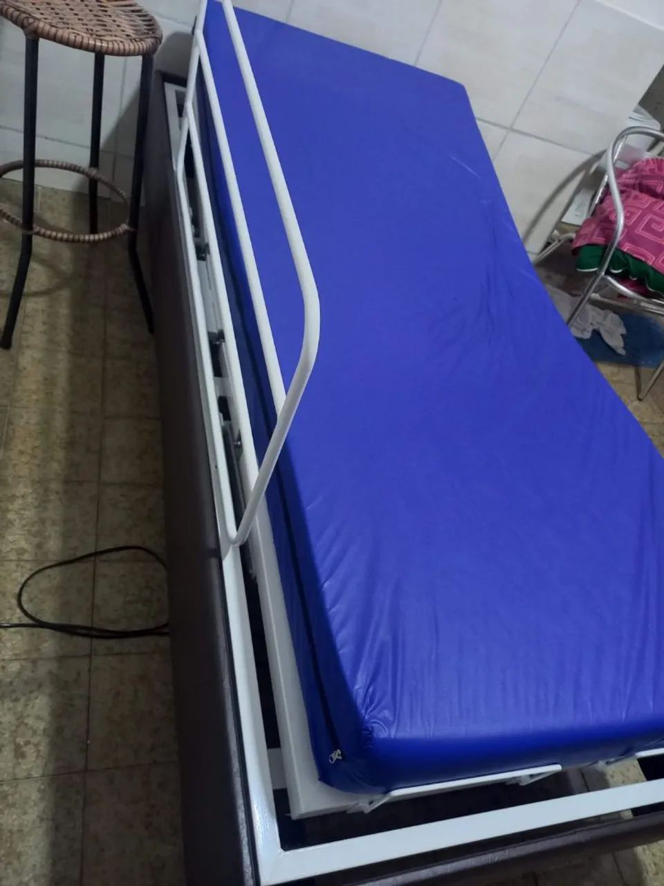 Cama articulada elétrica motorizada Elevação Grades + Colchão - Foto 3