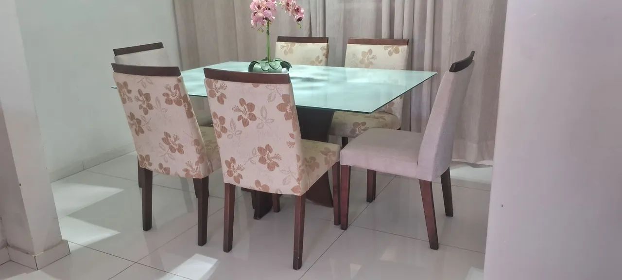 Conjunto de rmesa com 6 cadeiras 