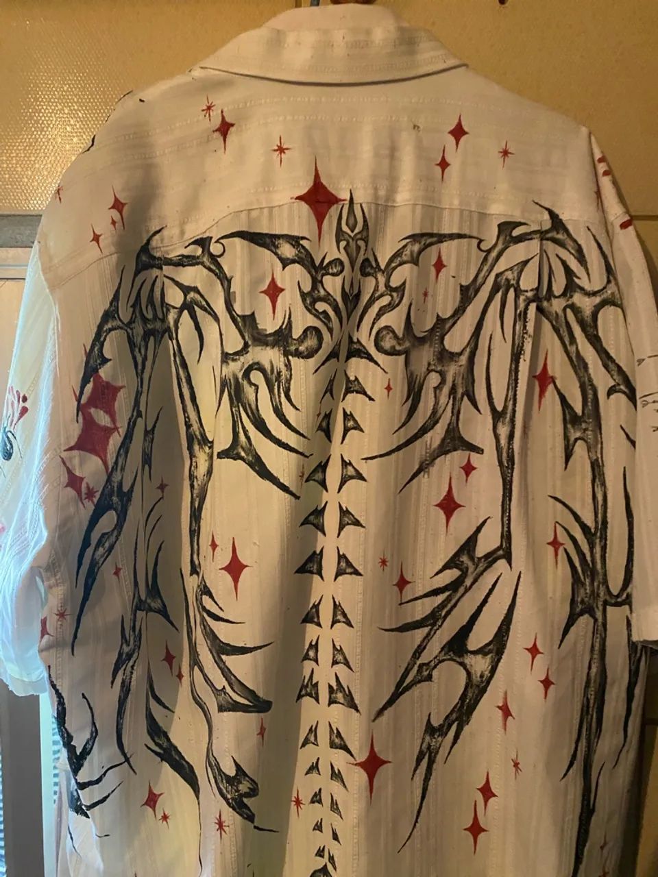 CAMISA CUSTOMIZADA EXCLUSIVA - PEÇA ÚNICA - Foto 2