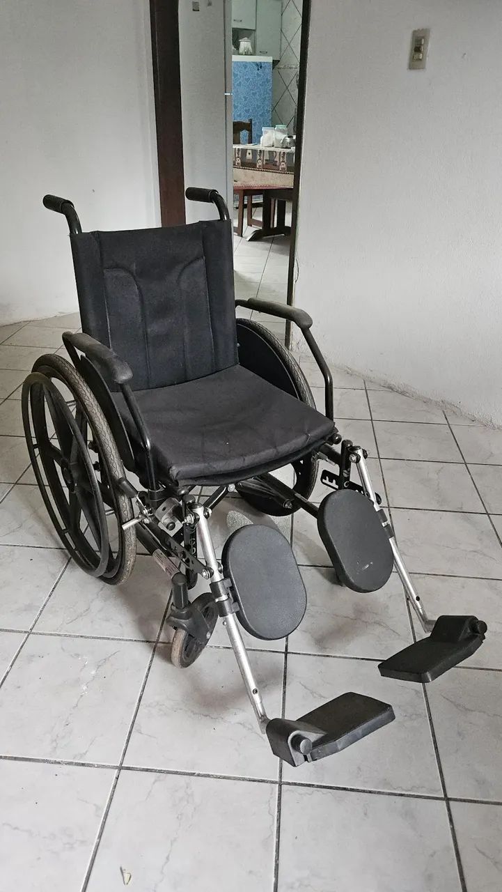 Cadeira de rodas acolchoada ajustável 