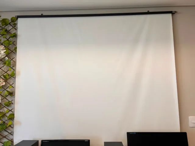 Tela de projeção retrátil 180x150cm