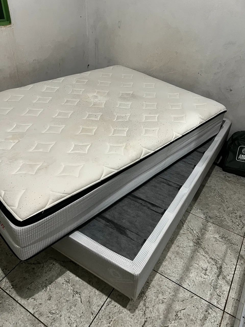 Cama box + colchão 