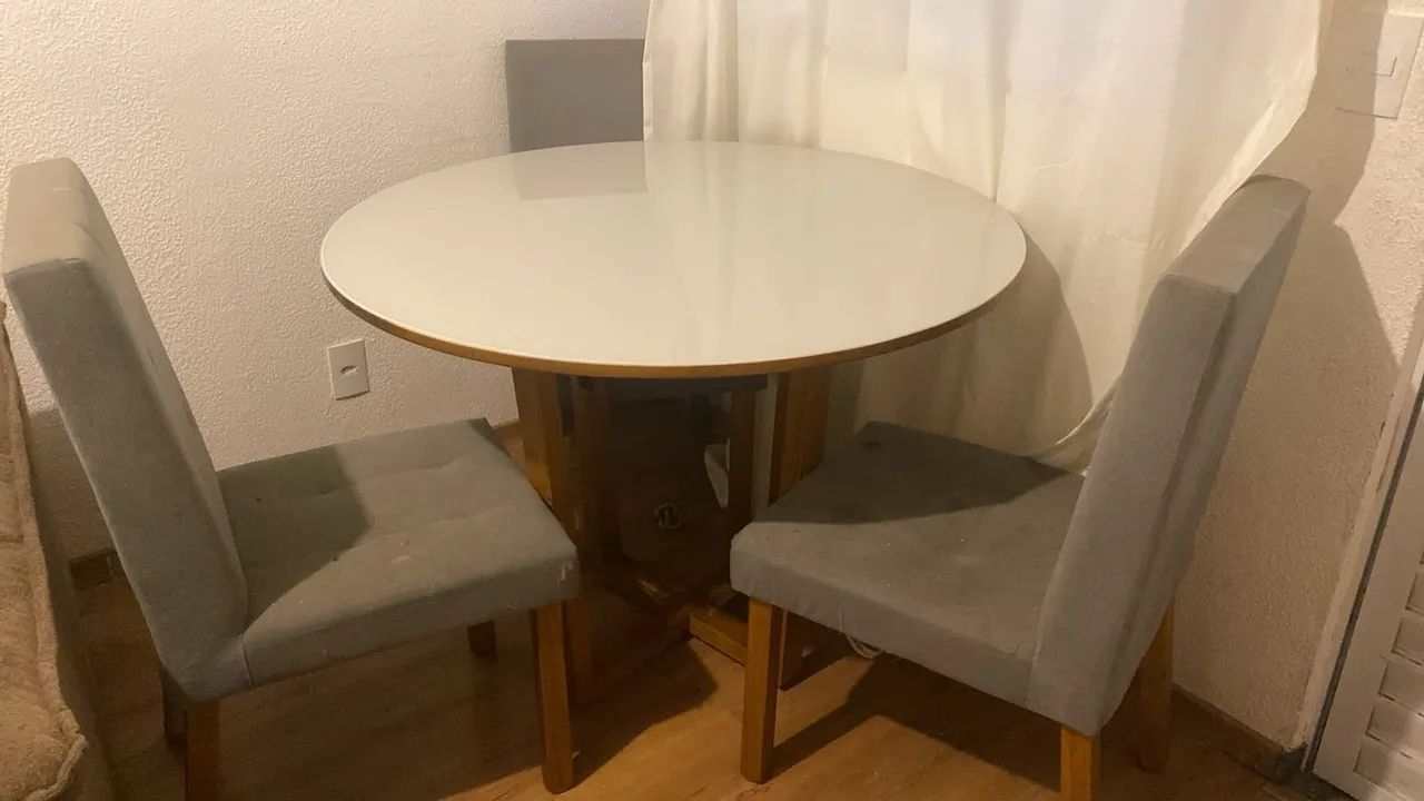 Mesa de jantar moderna com 3 cadeiras estofadas  - Foto 2