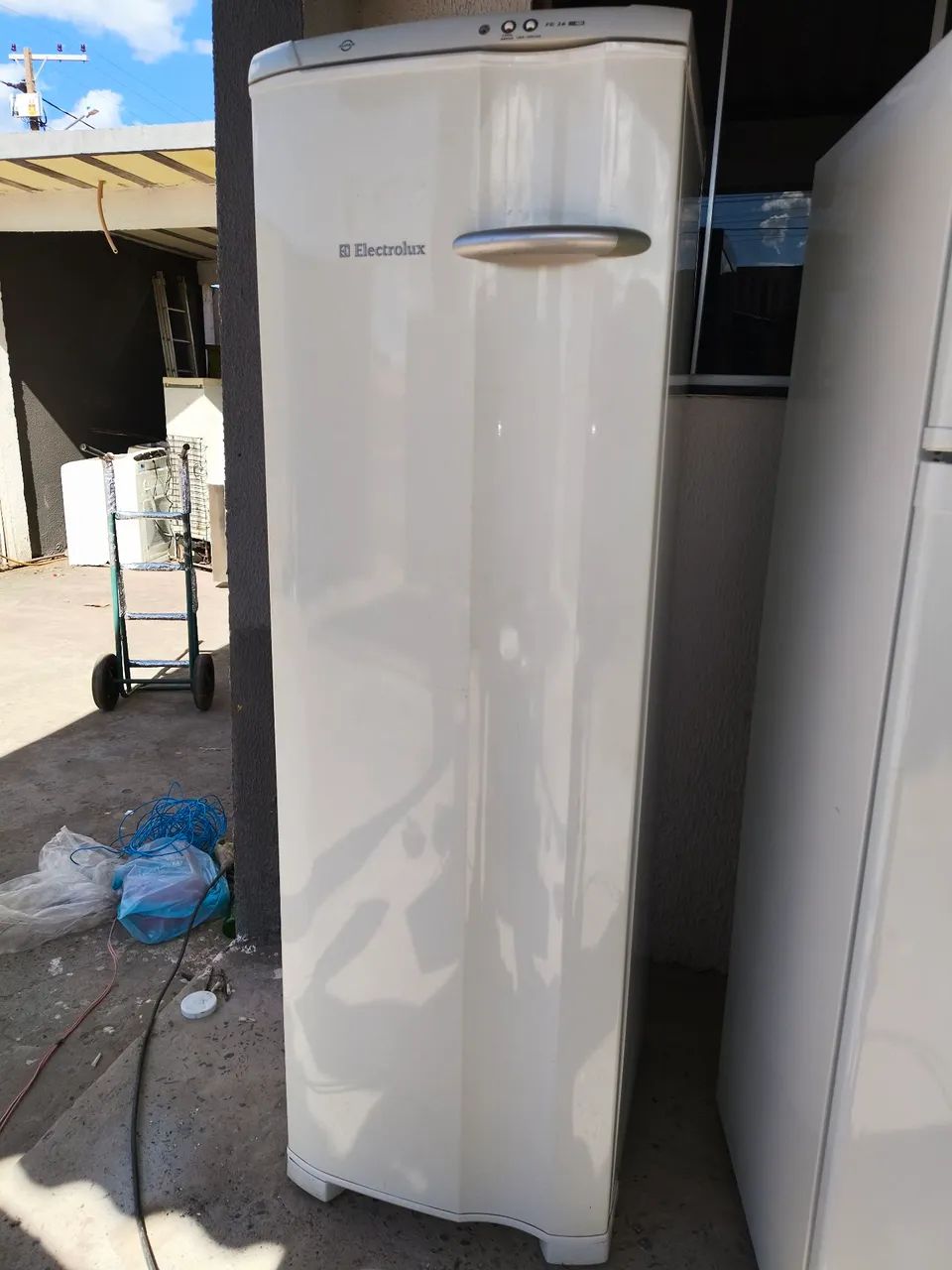 Freezer vertical FE26 253 litros 