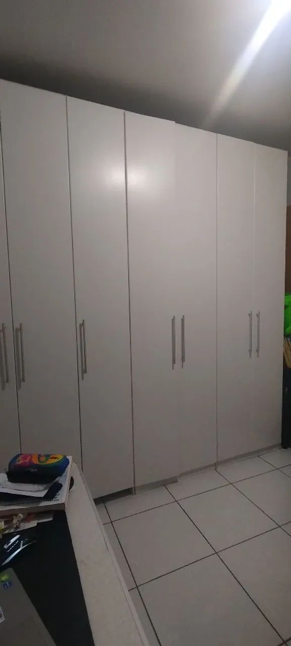 Vendo guarda roupa de casal grande e espaçoso 