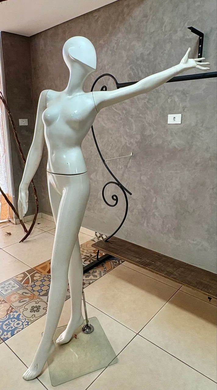 Manequim Feminino - Fibra de Vidro  - Foto 3